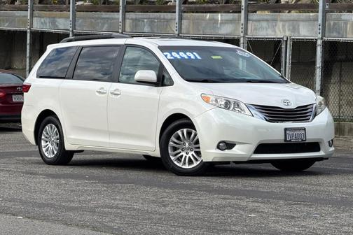 2017 Toyota Sienna XLE