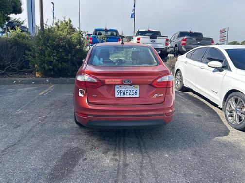 Hot Pepper Red Metallic Tinted Clearcoat 2019 Ford Fiesta SE