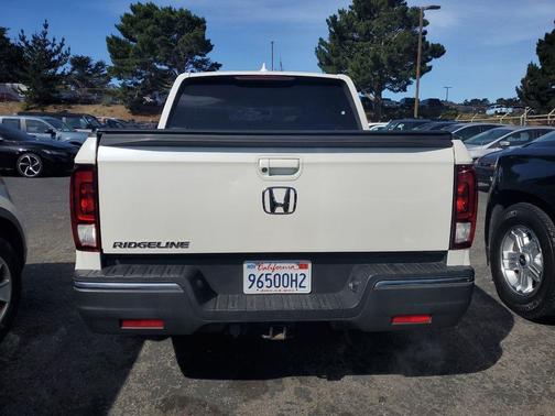 White Diamond Pearl 2018 Honda Ridgeline RTL