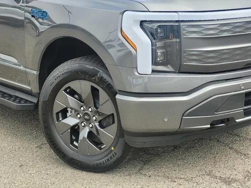 2025 Ford F-150 Lightning LARIAT