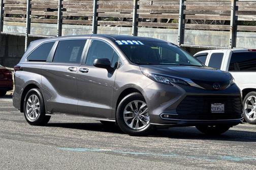 2023 Toyota Sienna XLE