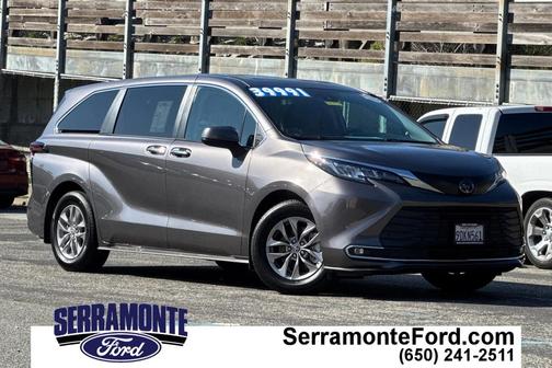 2023 Toyota Sienna XLE