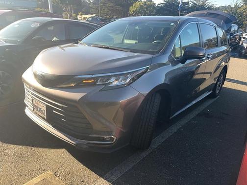 2023 Toyota Sienna XLE