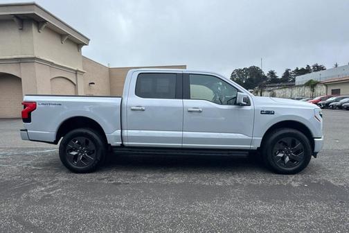 2025 Ford F-150 Lightning LARIAT