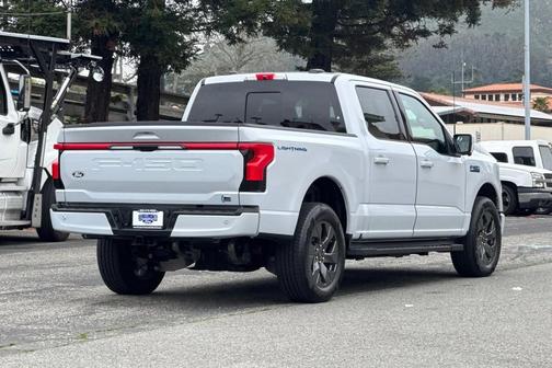 2025 Ford F-150 Lightning LARIAT