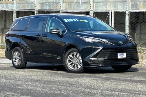 2021 Toyota Sienna LE