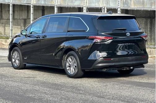 2021 Toyota Sienna LE