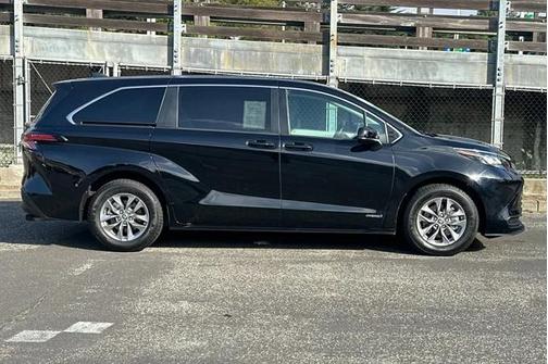 2021 Toyota Sienna LE