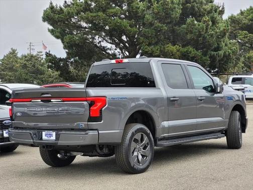 2025 Ford F-150 Lightning LARIAT