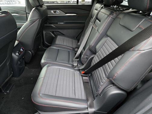 Agate Black Metallic 2026 Ford Explorer ST-Line