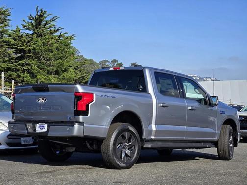 2025 Ford F-150 Lightning Flash