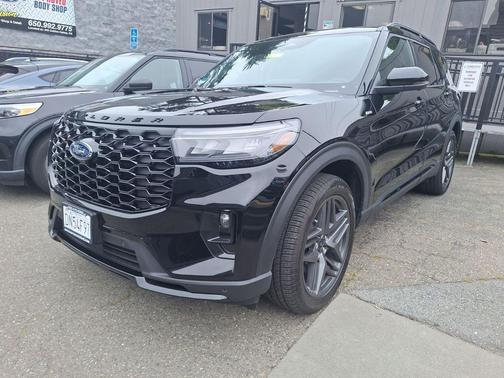Agate Black Metallic 2026 Ford Explorer ST-Line