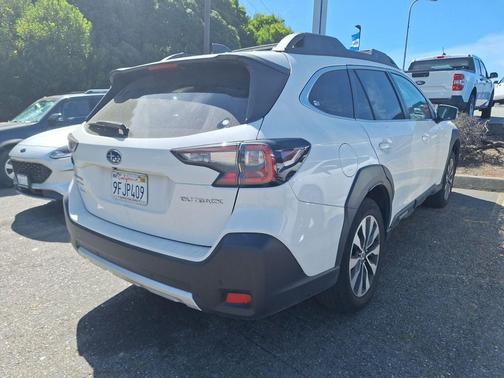 Crystal White Pearl 2023 Subaru Outback Limited