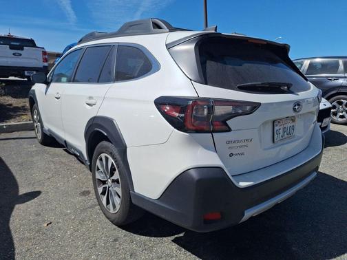 Crystal White Pearl 2023 Subaru Outback Limited