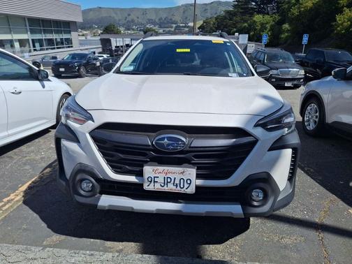 Crystal White Pearl 2023 Subaru Outback Limited