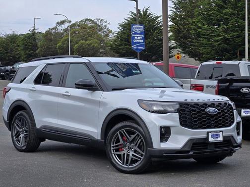 Space White Metallic 2026 Ford Explorer ST-Line