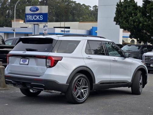 Space White Metallic 2026 Ford Explorer ST-Line