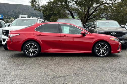 2019 Toyota Camry SE