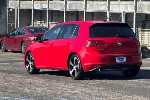 2015 Volkswagen Golf GTI 2.0T SE 4-Door
