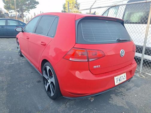 2015 Volkswagen Golf GTI 2.0T SE 4-Door