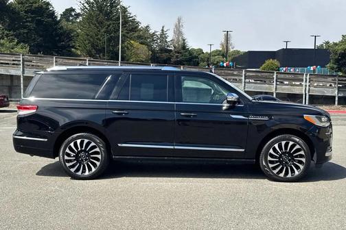 2022 Lincoln Navigator Black Label
