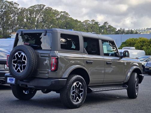 Marsh Gray 2026 Ford Bronco Outer Banks