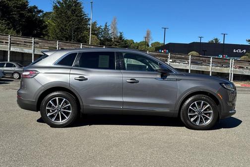 2022 Lincoln Nautilus Standard