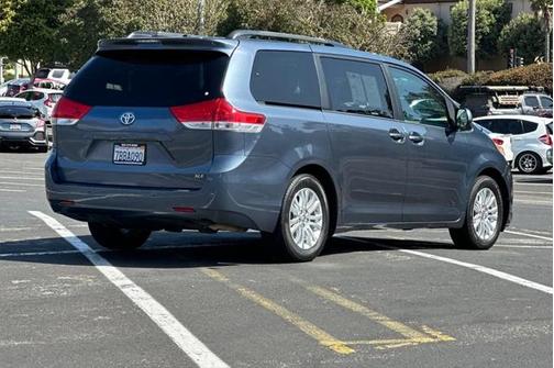 2013 Toyota Sienna XLE