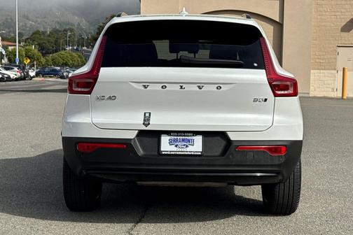 2025 Volvo XC40 B5 Plus Dark Theme