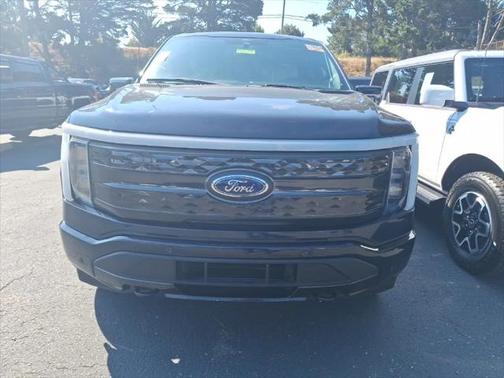 2022 Ford F-150 Lightning Platinum