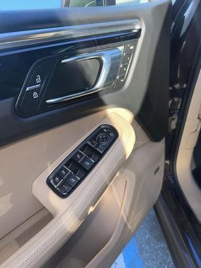 2021 Porsche Macan Base