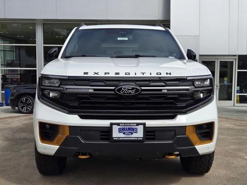 Star White Metallic Tri-Coat 2026 Ford Expedition Tremor