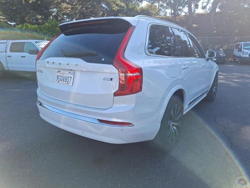 2023 Volvo XC90 B5 Plus