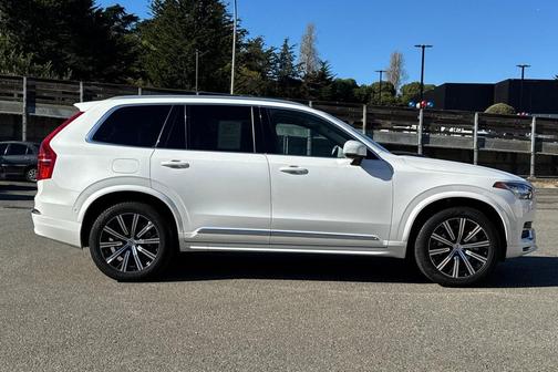 2023 Volvo XC90 B5 Plus