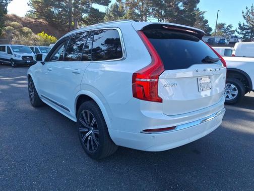 2023 Volvo XC90 B5 Plus