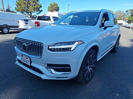 2023 Volvo XC90 B5 Plus