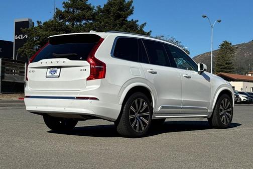 2023 Volvo XC90 B5 Plus