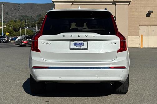 2023 Volvo XC90 B5 Plus