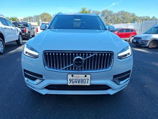 2023 Volvo XC90 B5 Plus