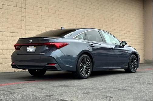 2020 Toyota Avalon Hybrid XSE