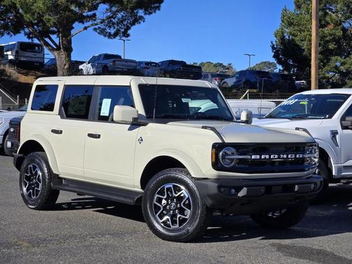 2026 Ford Bronco Outer Banks
