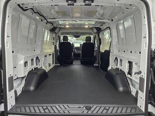 Oxford White 2026 Ford Transit-250 Base