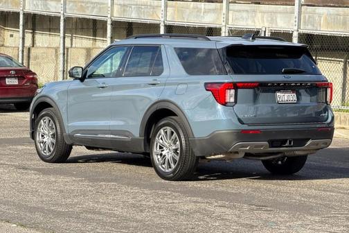 2025 Ford Explorer Active
