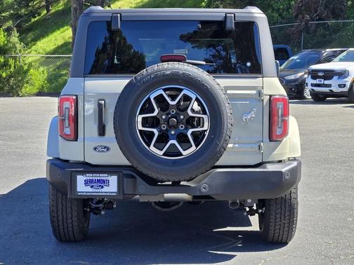 Desert Sand 2026 Ford Bronco Outer Banks