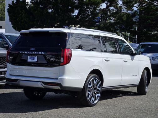 Star White Metallic Tri-Coat 2026 Ford Expedition Max Platinum