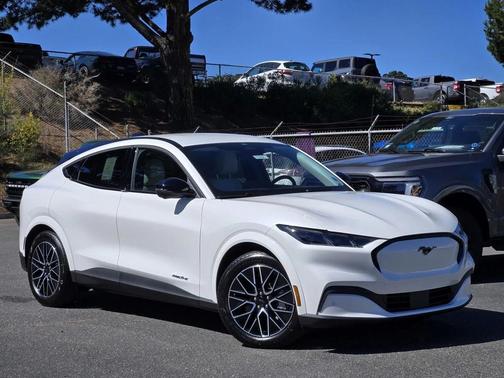 Star White Metallic Tri-Coat 2026 Ford Mustang Mach-E Premium