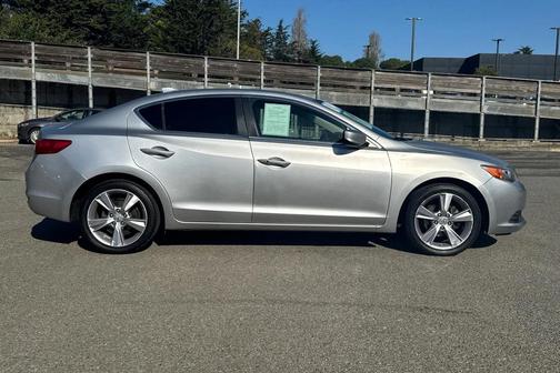 2013 Acura ILX 2.0L w/Premium Package