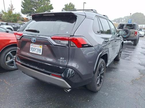 2022 Toyota RAV4 Hybrid SE