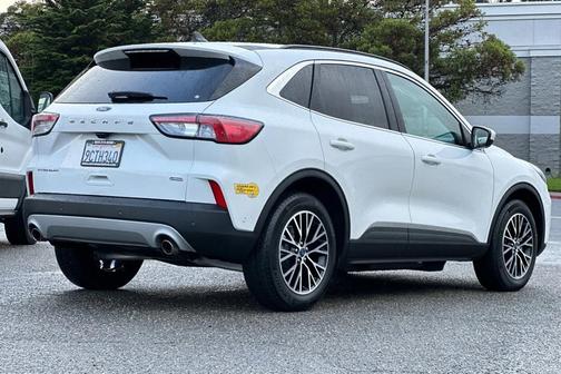 2022 Ford Escape Titanium