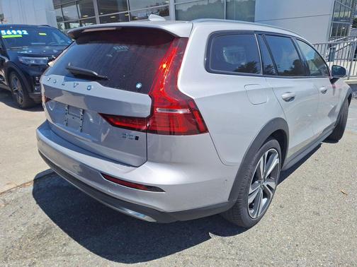 Silver Dawn 2025 Volvo V60 Cross Country Plus, B5 AWD Gas (mild hybrid)